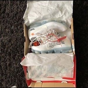 OFF - white vapormax air pluse